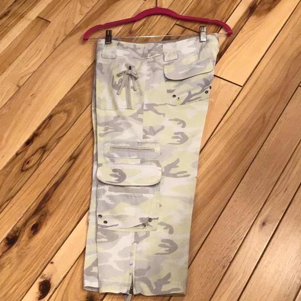 Juicy Couture Camo cropped pant